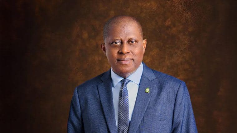 Il Governatore della Banca Centrale della Nigeria Difende la Decisione di Fluttuazione del Naira