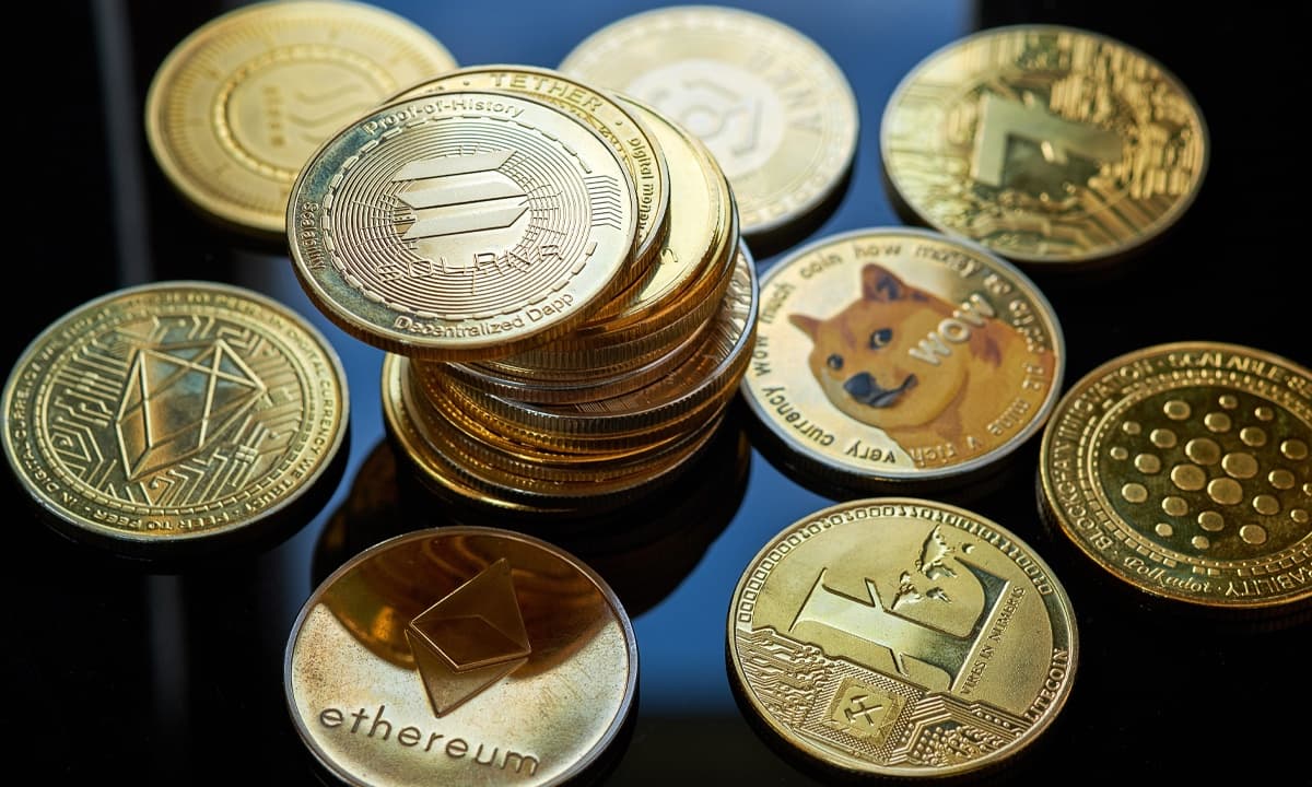 Altcoin Boom no Horizonte? Stellar, Sui, Mantra e Dogecoin Brilham com Ganhos de Três Dígitos