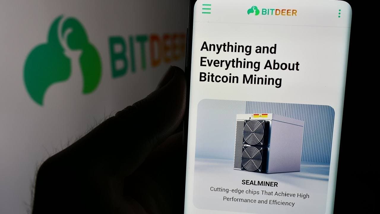 Bitdeer dévoile des machines de minage de Bitcoin de nouvelle génération avec son propre chipset et innovations de refroidissement par air et par eau.