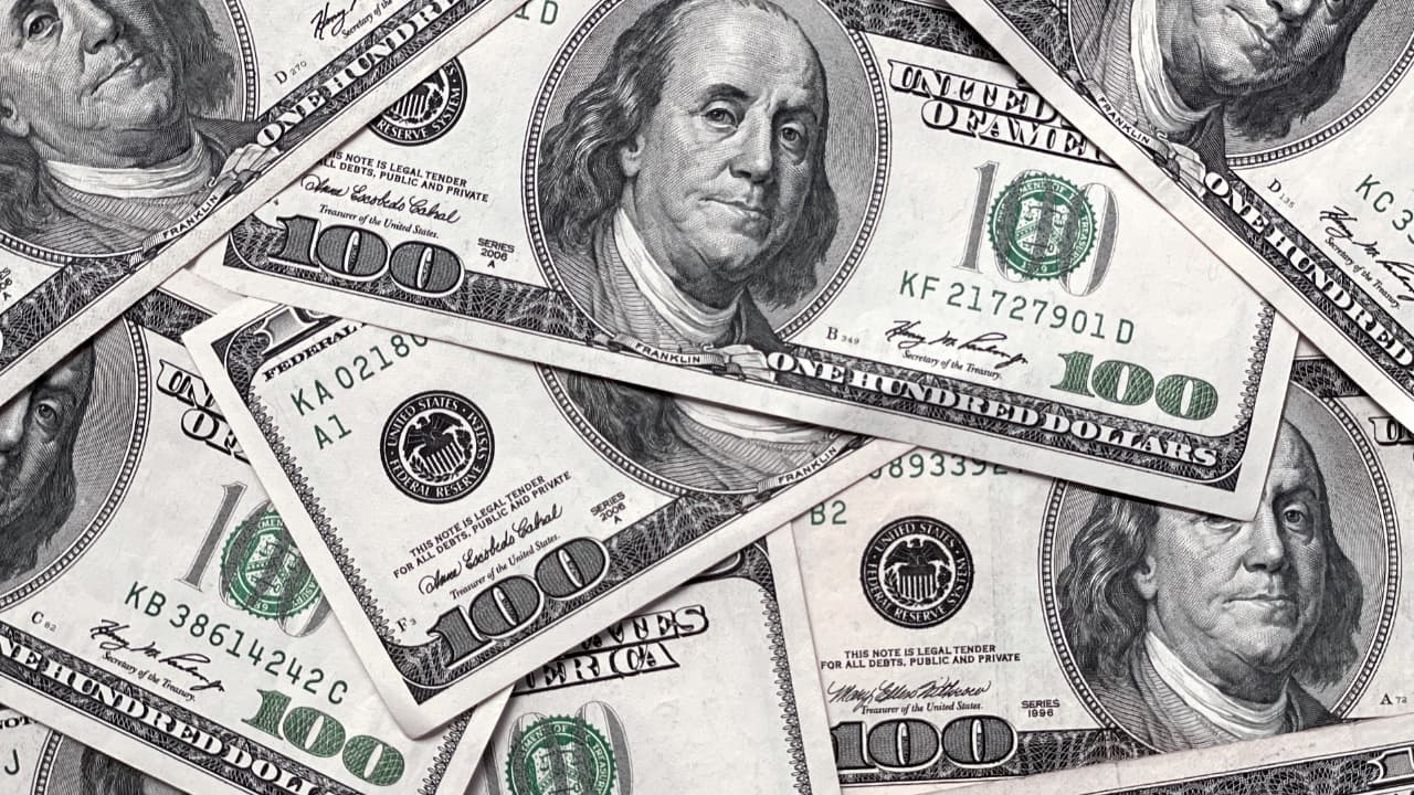 Putin discute o domínio do dólar americano e a moeda comum dos BRICS