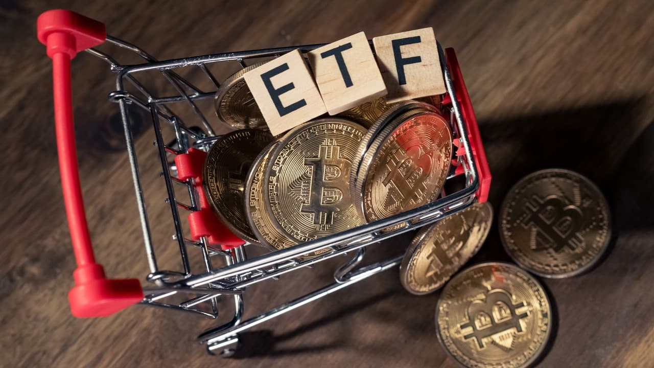 Spot Bitcoin ETFs 하루 거래량이 무려 80억 달러에 달해—시장은 ETF 열풍에 휩싸여