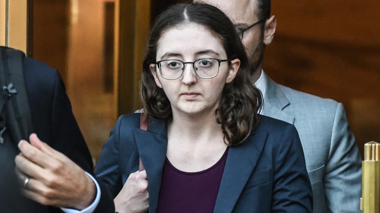 Alameda Boss Caroline Ellison se rend en prison fédérale pour son rôle dans le scandale FTX