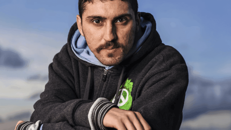 « L'Histoire a Absous Roger » : Amir Taaki Critique le Leadership de Bitcoin Core dans un Message Enflammé sur les Réseaux Sociaux