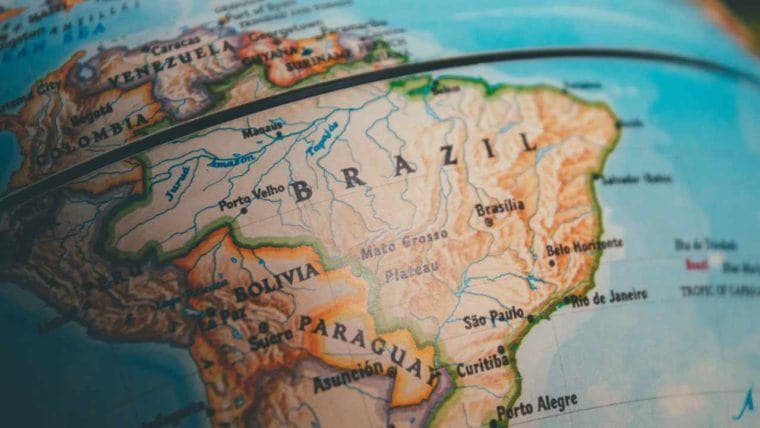 Il Brasile respinge la minaccia di tariffe sui BRICS di Trump mentre sostiene la visione di una moneta unica