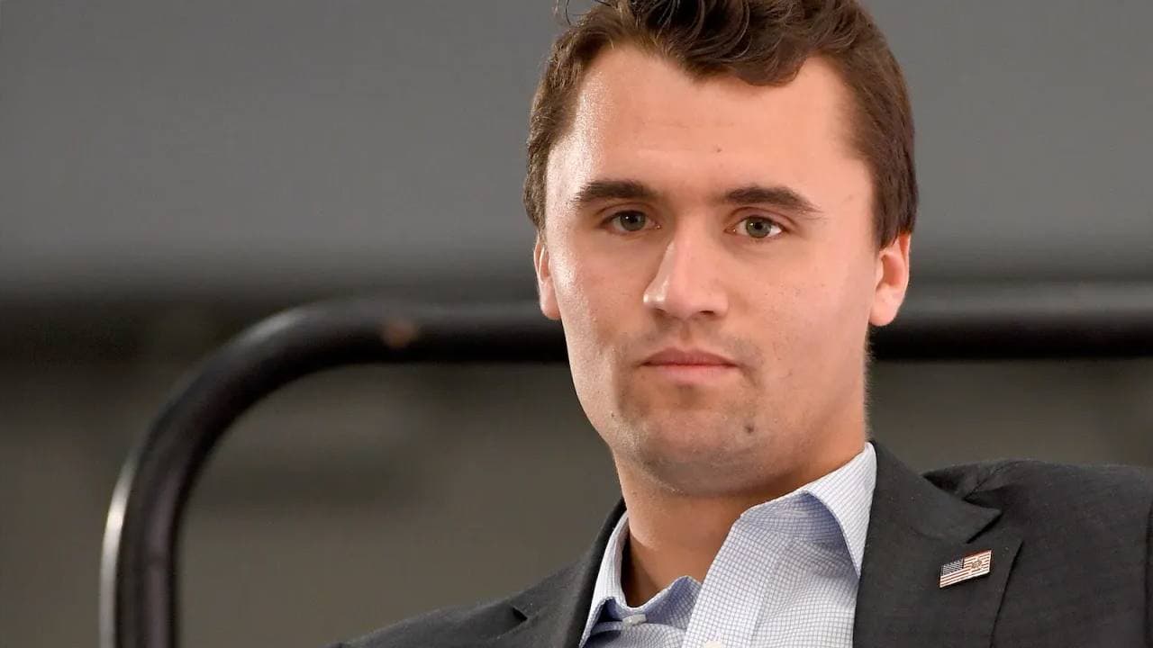 Charlie Kirk gelobt, sich für Roger Vers Anliegen gegen staatliche Übergriffe einzusetzen.