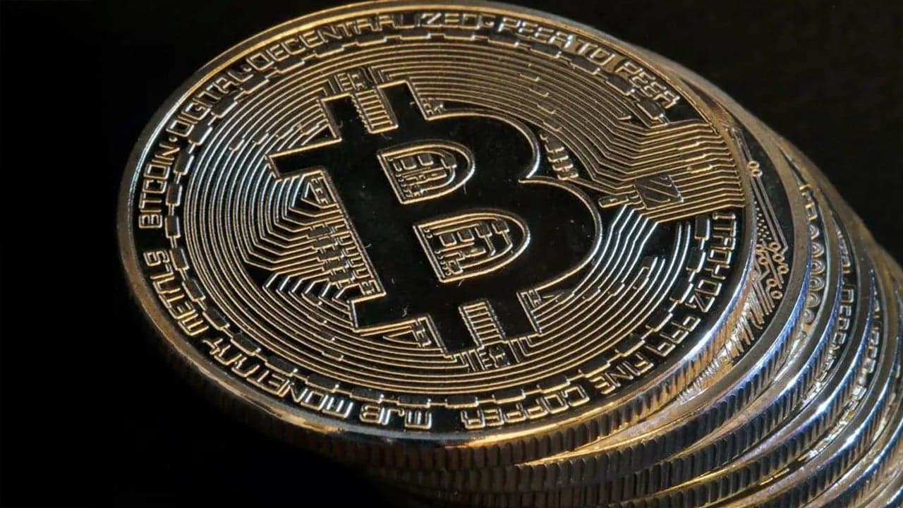 Despite Bitcoin's 10% Drop, Over $20M in Old Coins Find New Homes