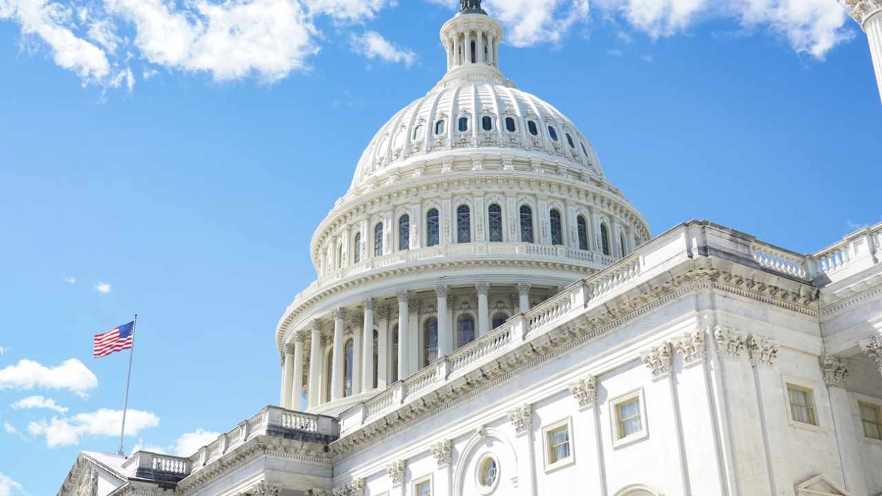 Fim das Repressões Cripto? Legislador Afirma que 'Regulação por Execução Acabou'