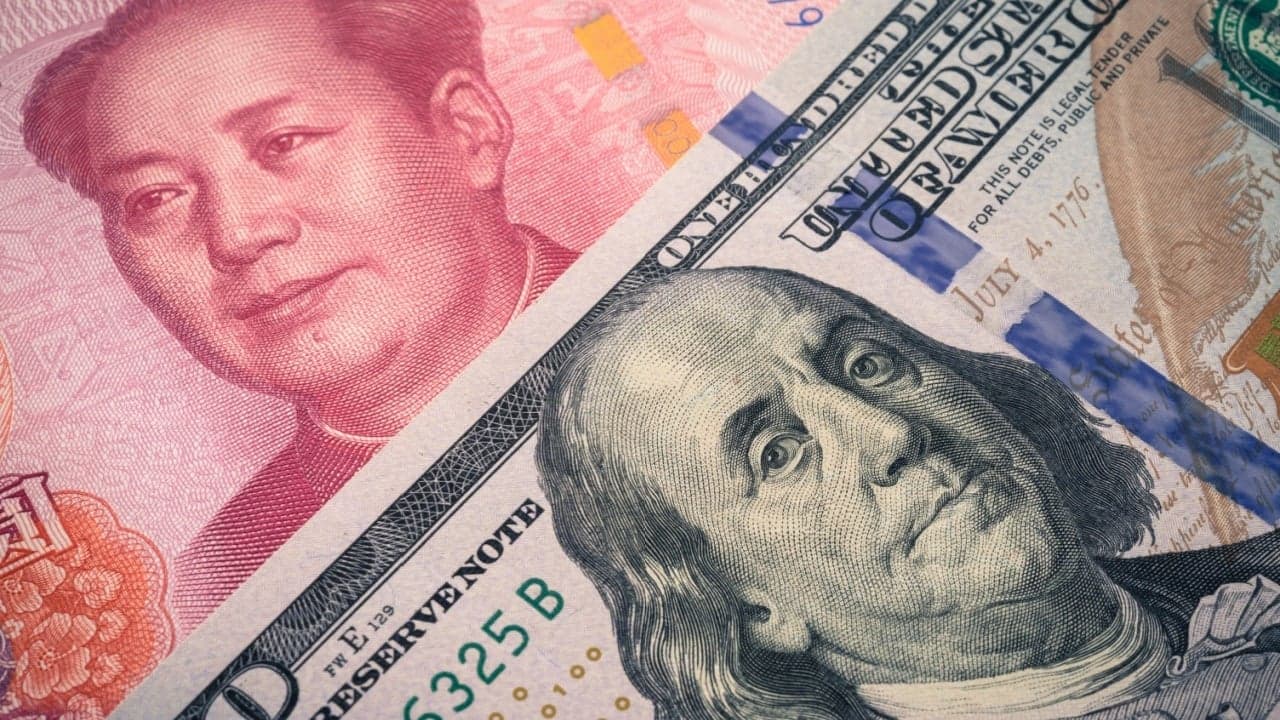 Efeito Trump: Yuan Continua Queda Livre à Medida que Ameaças de Tarifas Crescem