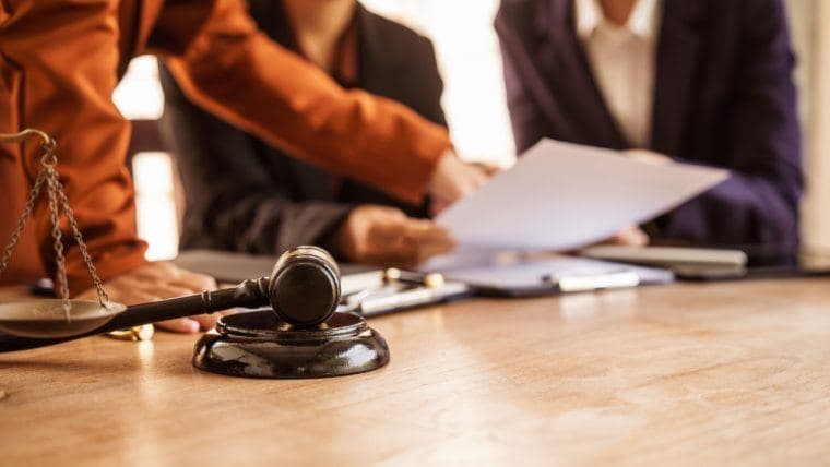 Tempi di prigione incombenti per un commerciante di Bitcoin - Giustizia o stretta sulle criptovalute?