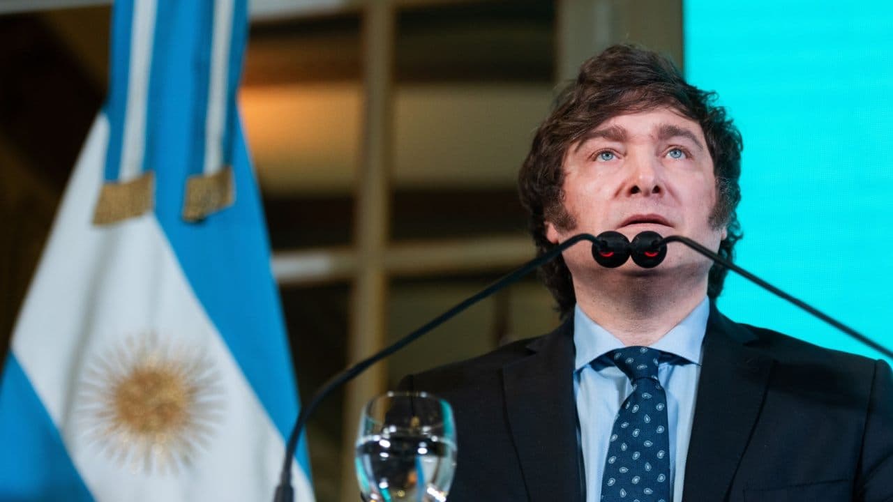 टैक्स कटौती, मुद्रा प्रतिस्पर्धा, और परमाणु ऊर्जा: मेली ने दूसरे वर्ष की योजना को परिभाषित किया