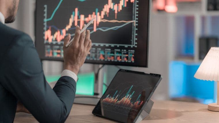 Microstrategy स्टॉक ऊँचाई पर चढ़ा क्योंकि बिटकॉइन ने रियल एस्टेट, सोना, बॉन्ड्स को पीछे छोड़ा।