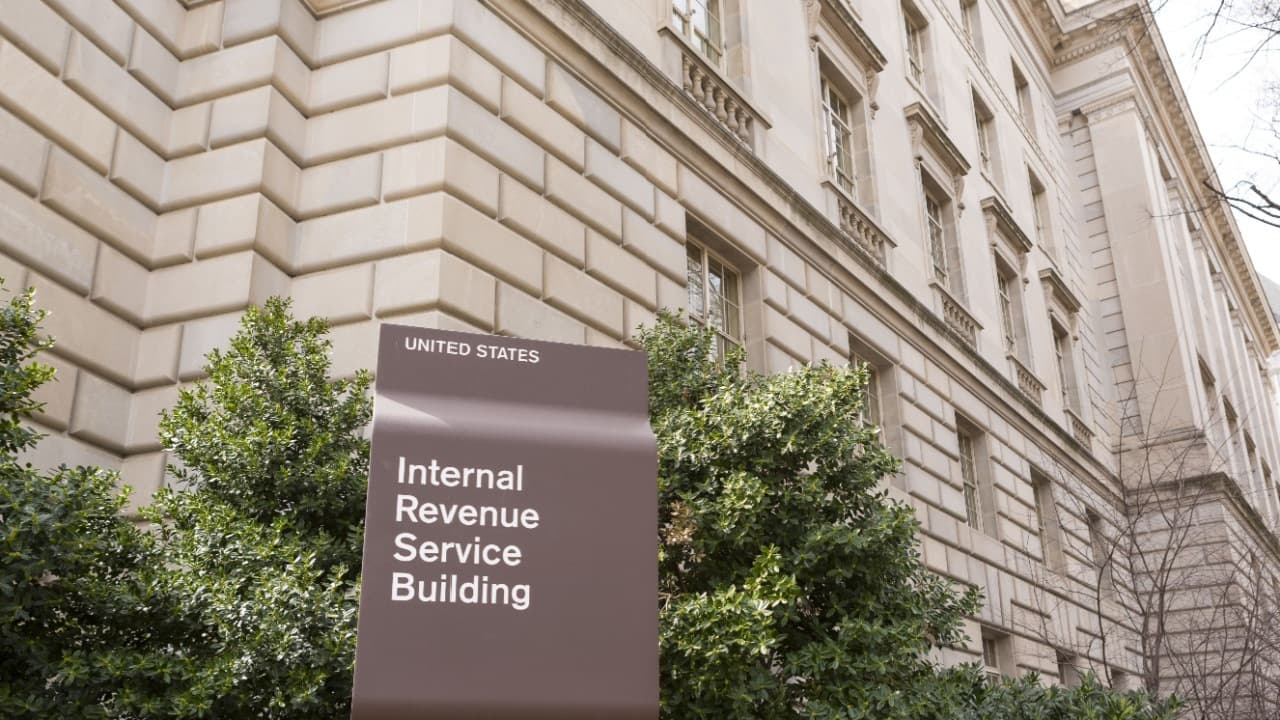 Crypto Industry Revida: Processo Desafia Regulamentos do IRS ‘Inconstitucionais’