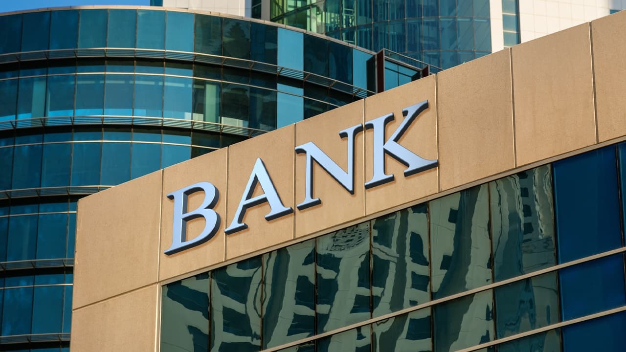 Big Banks vs. Bitcoin: Pertarungan untuk Kebebasan Finansial