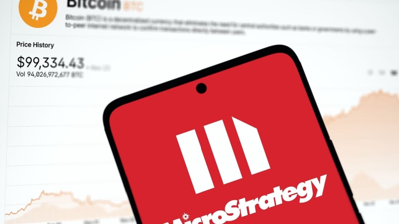 Saylor Provoca Futuros Compras, Token TRUMP Surpreende e Mais — Semana em Revisão