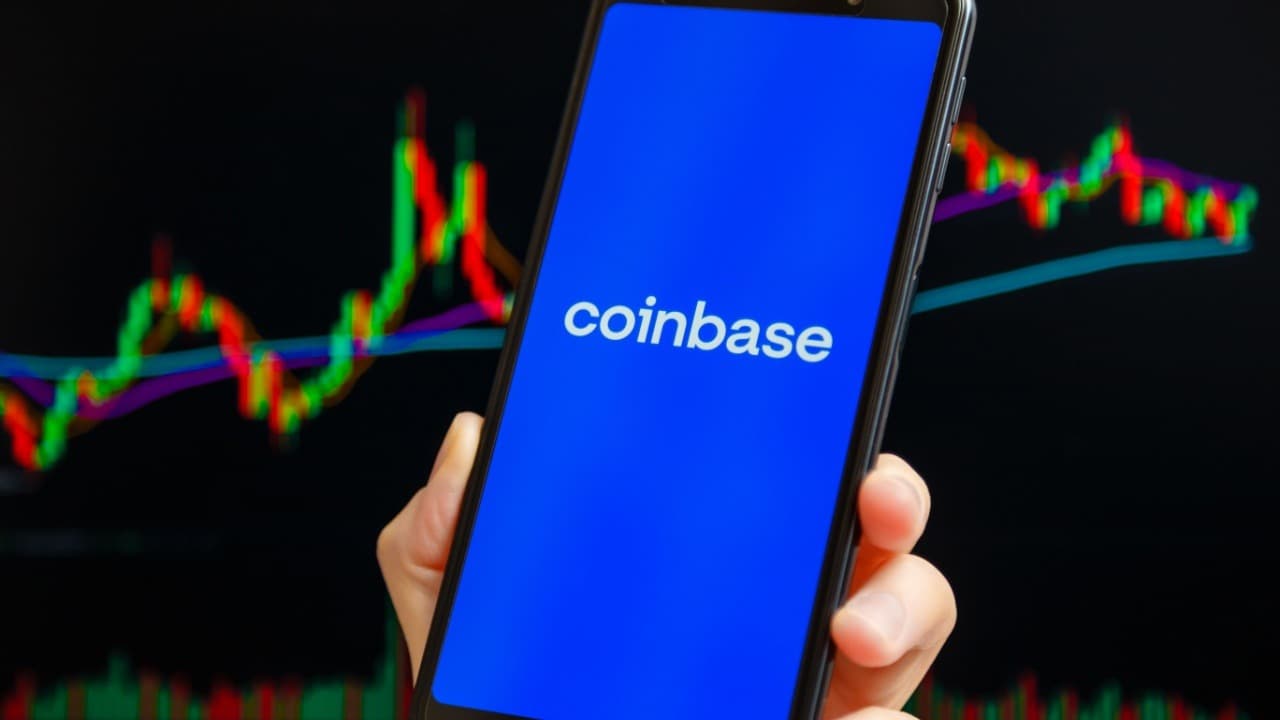 Coinbase ने रिवॉर्ड्स और लचीले भुगतान विकल्पों के साथ बिटकॉइन-समर्थित ऋण लॉन्च किए।