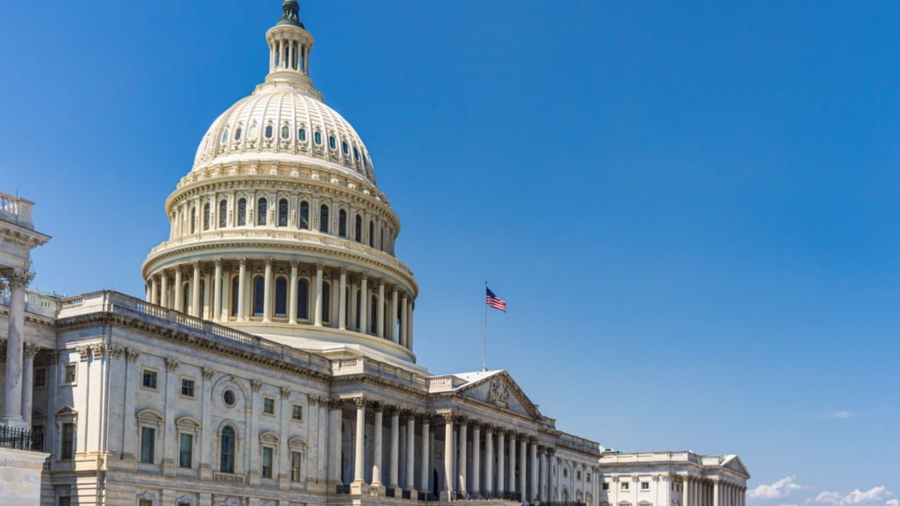 O Congresso Pressiona 5 Reformas Bancárias Urgentes para Parar o Desbancarmento