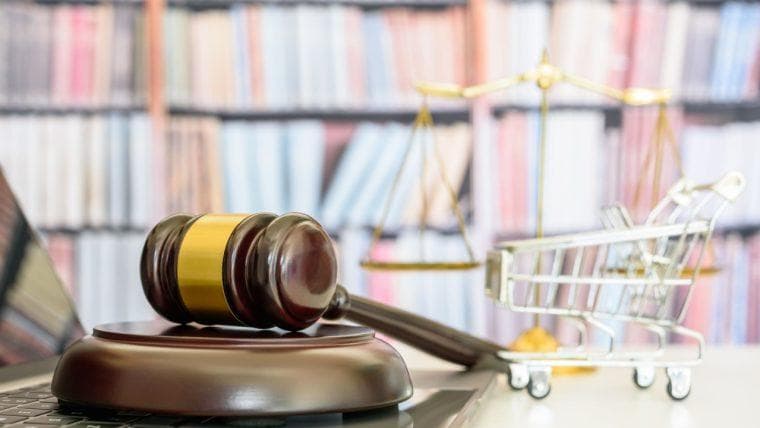 Skupina za zaščito potrošnikov poziva ministrstvo za pravosodje, naj preišče Trumpovo prodajo 'denar za nič' memecoinov