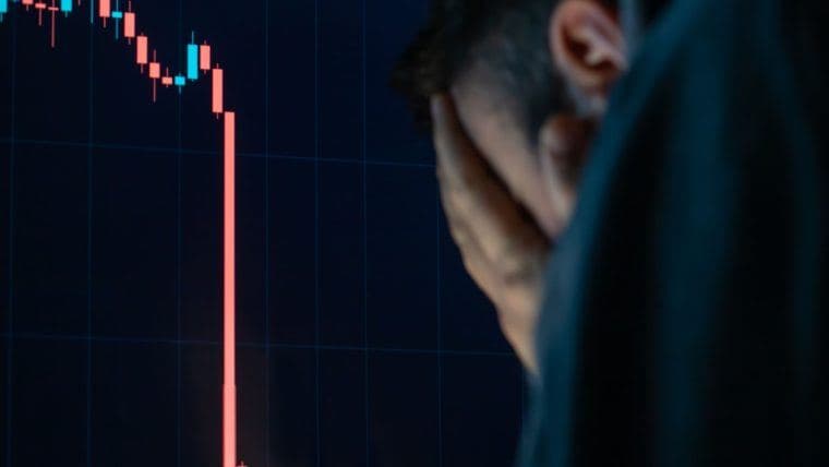 Enron žeton se močno zruši, direktor opravi test na detektorju laži, da zanika vpletenost