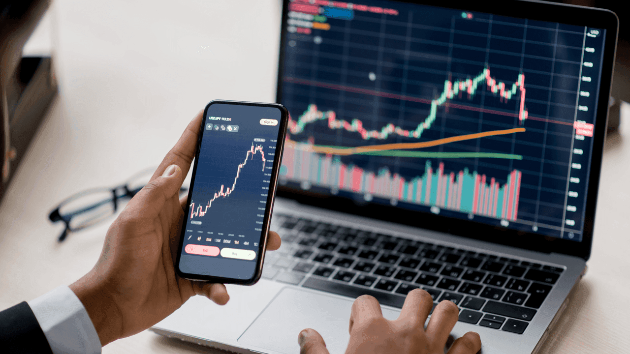 Prezzo di Bitcoin Rimane a $84K Prima del Weekend ad Alto Rischio