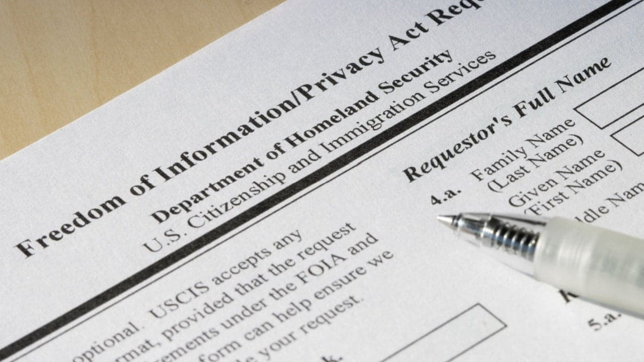 Coinbase Lança Inquérito Sobre Custos da Guerra da SEC Contra Cripto