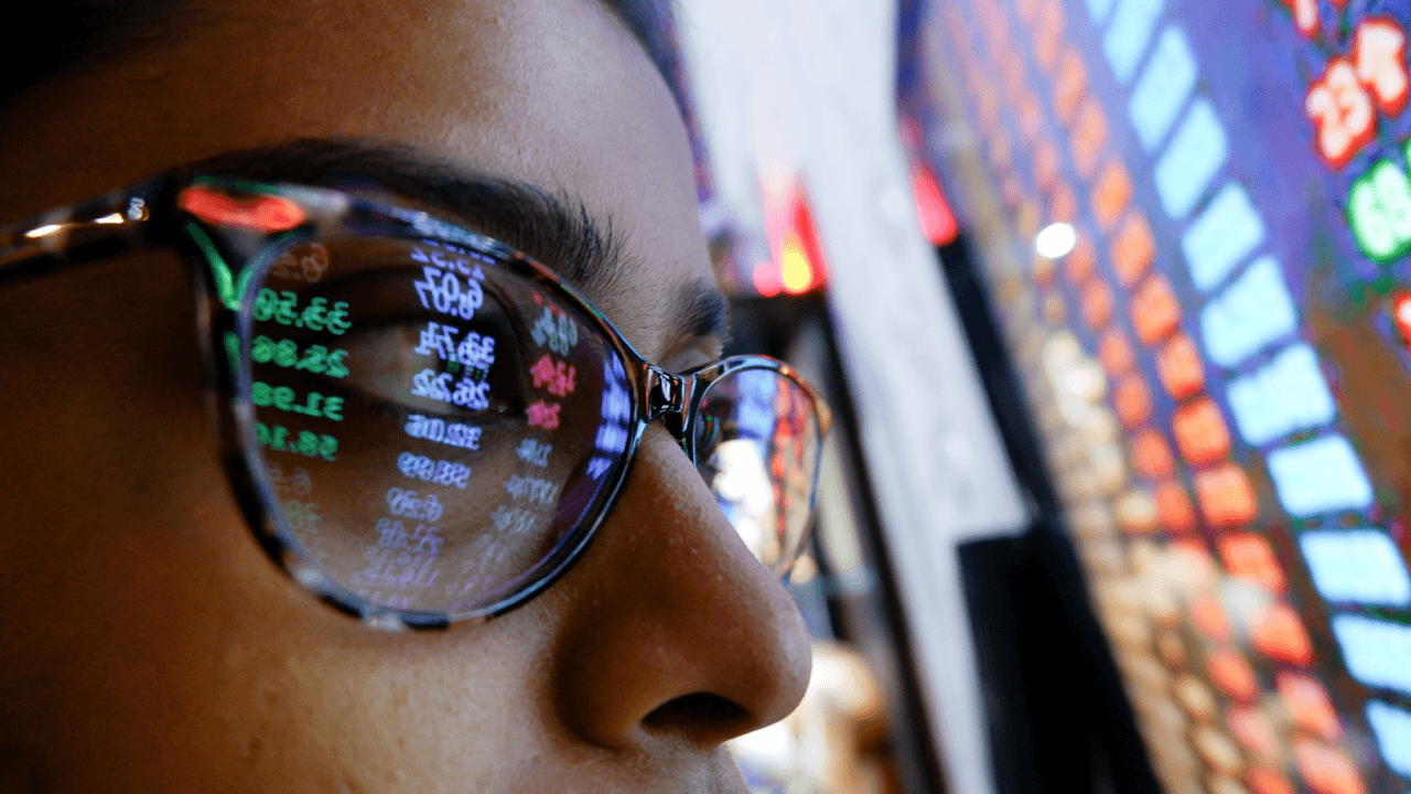 Bitcoin falder under $83K, da kryptomarkedet taber 1 milliard dollars i likvidationer