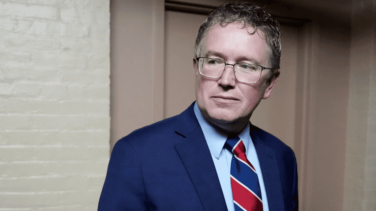 Rep. Thomas Massie genindfører lovforslag om at afskaffe Federal Reserve