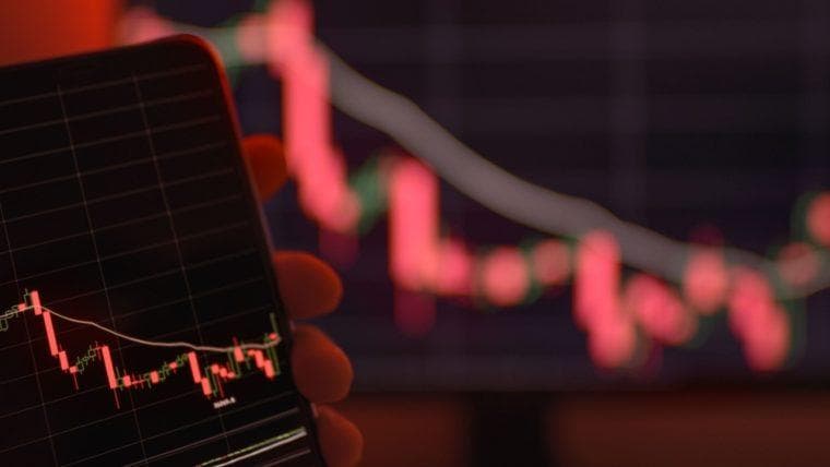 Peter Schiff: Bitcoin Kan Onder de $65K Zakken als de Nasdaq in een Beermarkt Komt