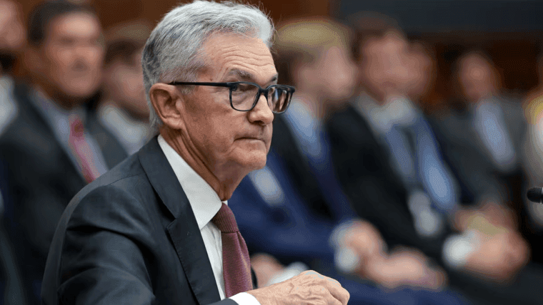 Fed pausa aumentos das taxas de juros, corta o limite de resgate do Tesouro enquanto os efeitos das tarifas se aproximam.