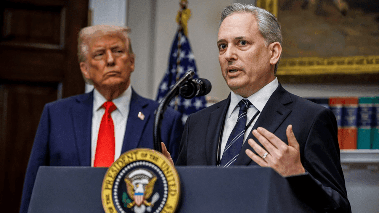 David Sacks rejeita proposta de imposto sobre transferência de criptomoedas, citando a história do imposto de renda como um conto de advertência