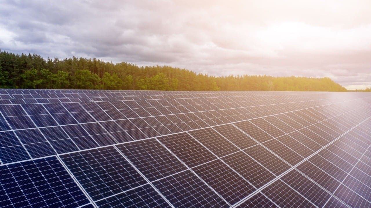 Tether Avslører Plan om å Bringe Grønn Energi til Afrika