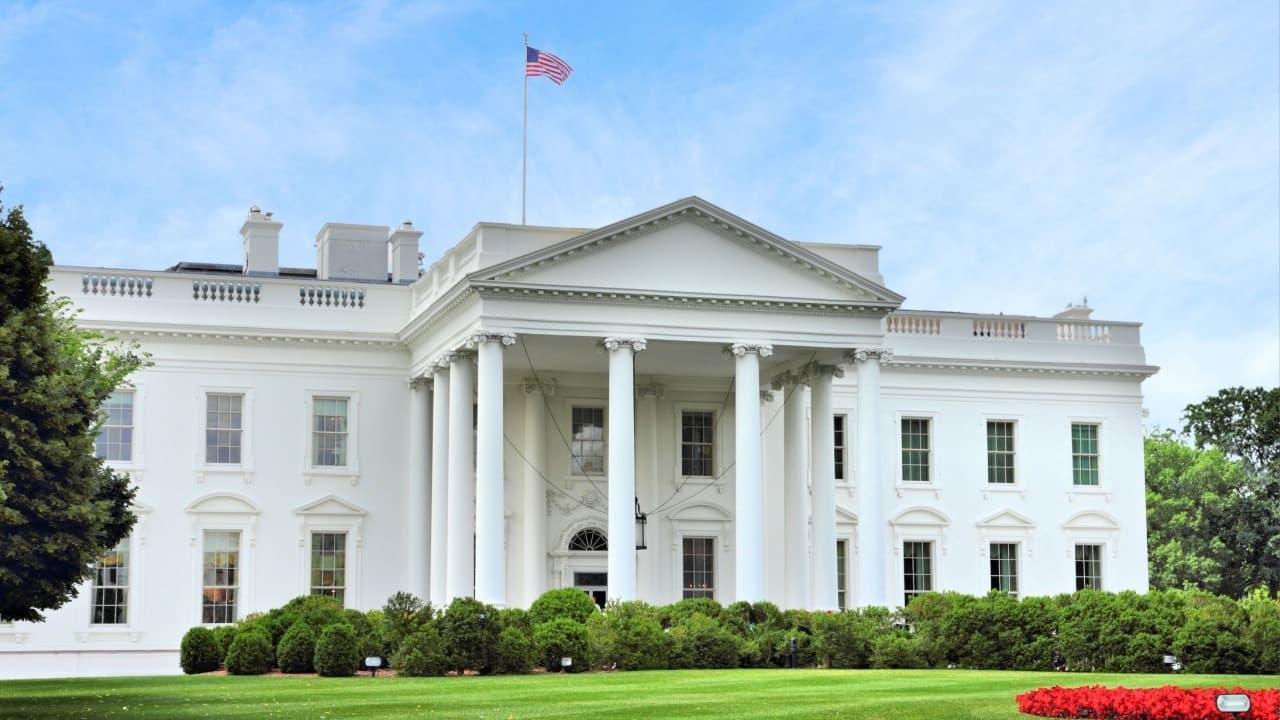 Senado dos EUA Derruba Regra Cripto do IRS com Apoio da Casa Branca—DeFi Acaba de Ganhar uma Grande Batalha