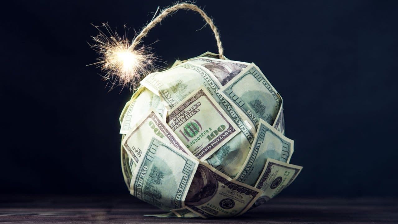 Chinese Expert Links Trump's Tariffs to Rapid De-dollarization and US Dollar Decline