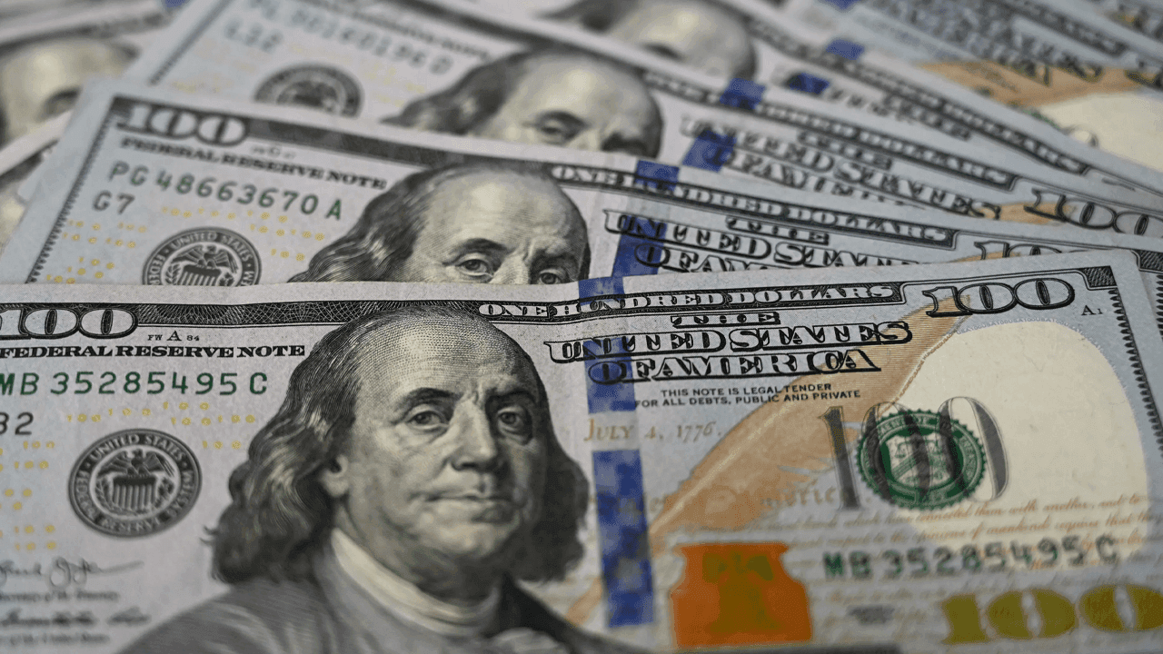 Dollar-baserede stablecoins udgør en større trussel mod euroen, siger Italiens økonomiminister