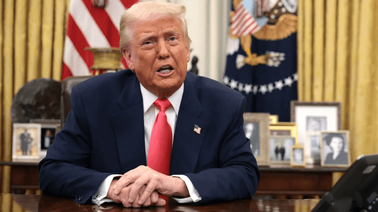 Más de 1,300 economistas condenan los aranceles de Trump como una locura económica