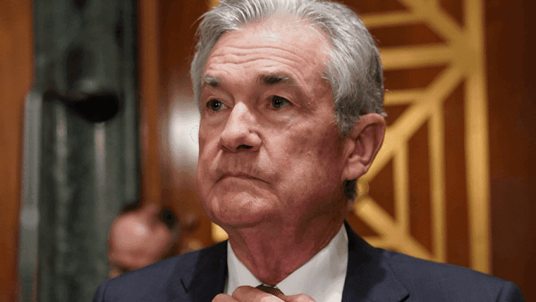 Powell: «Potremmo Trovarci in uno Scenario Difficile» mentre la Fed Pesa l'Incertezza dei Dazi