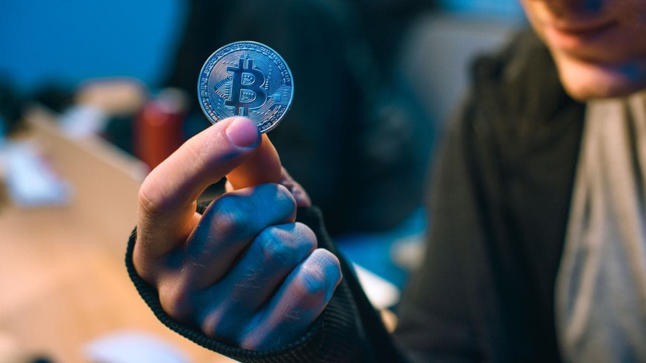 Donna Recupera $35K Persi in Truffa Bitcoin Dopo l'Avvio di una Caccia Cibernetica a Livello Statale