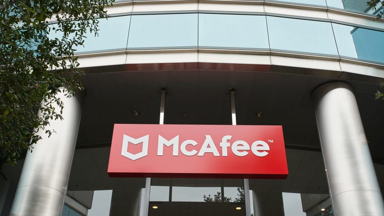 Faux pop-ups McAfee détournent les PC dans des escroqueries impitoyables de Bitcoin et de lingots d'or