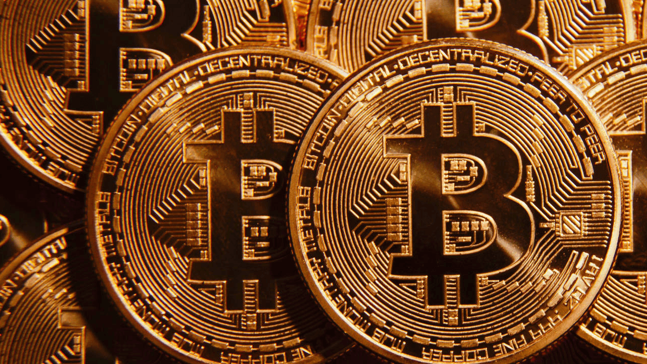 Bitcoin Price Watch: Can Momentum Reignite Above $105,700?