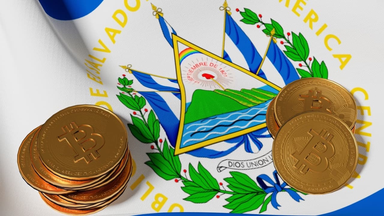 엘살바도르, 비트코인 구매에도 불구하고 IMF 검토에서 우수한 성적 얻어