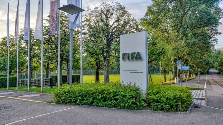 FIFA 在 Avalanche 上推出多功能区块链