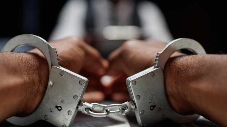 فرنسا تحتجز 24 شخصًا في مخططات خطف متفجرة للعملات الرقمية