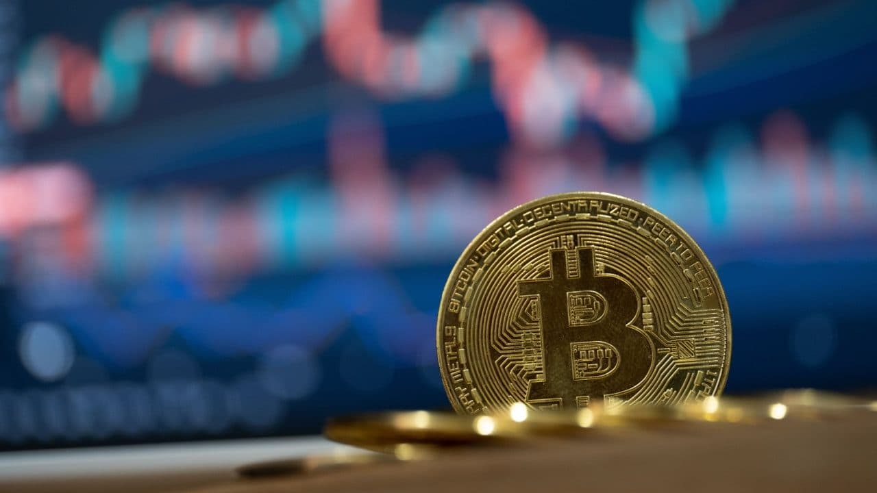 Miliardario messicano Ricardo Salinas: Investire nel settore immobiliare è 'una sciocchezza', comprate Bitcoin invece