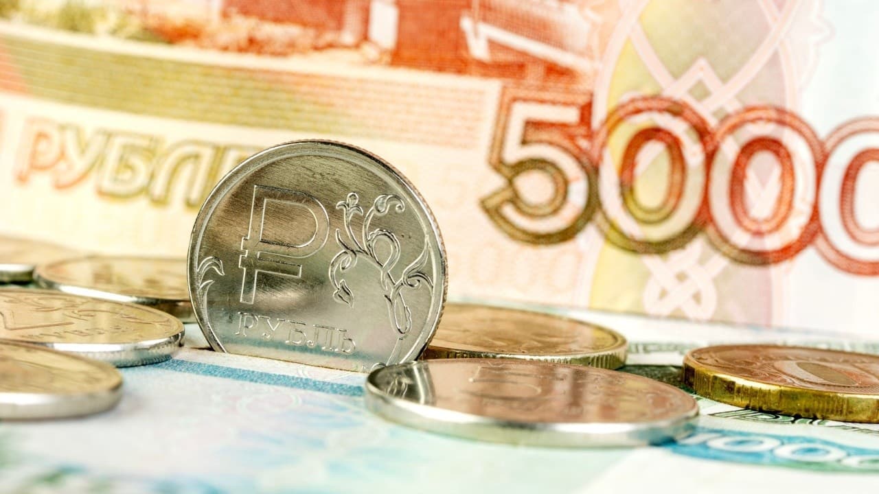 Ruska državna duma pripravlja zakon za razširjeno uporabo digitalnega rublja pri plačilih