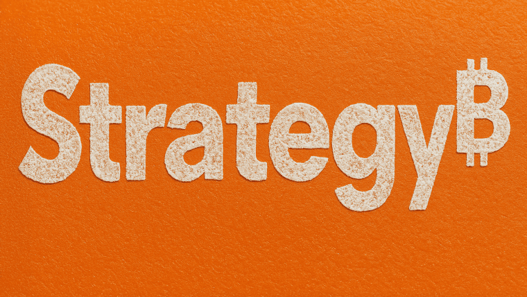 Strategia Odsłania Ofertę Akcji o Wartości 21 Miliardów USD, aby Zwiększyć Zasoby Bitcoina Po Stracie w I Kwartale