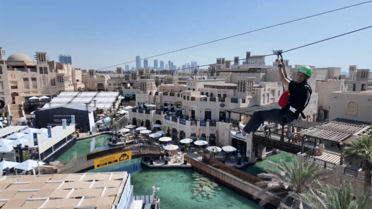 زيبلاين إلى القمر!