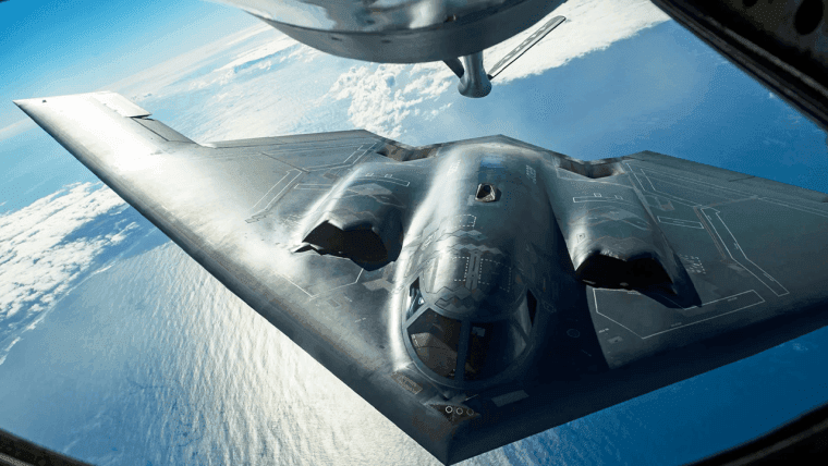 Le coup de force de Trump contre l'Iran provoque des ondes de choc à travers la crypto—le Bitcoin chute brièvement en dessous de 101K$.