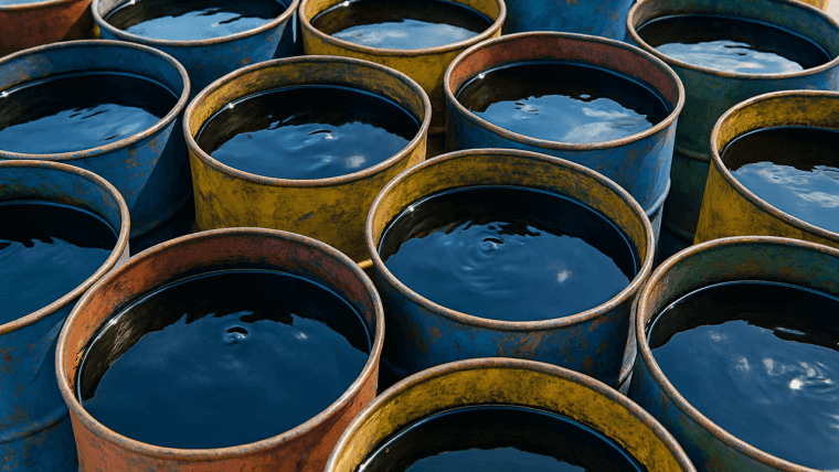 Petrolul scade cu 8,7% față de vârful de săptămâna trecută, pe fondul tensiunilor din Orientul Mijlociu care zdruncină piețele.