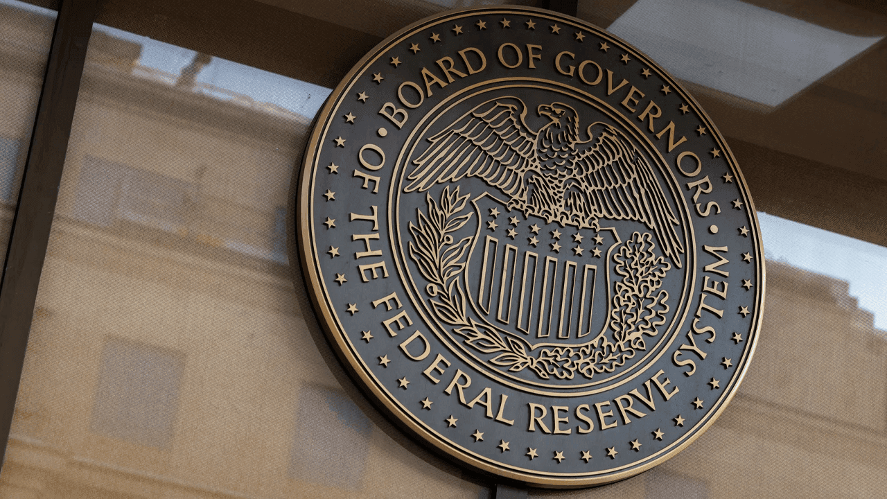 Observadores do Fed Olham para Setembro à medida que a Tensão Aumenta em Torno dos Cortes do Banco Central