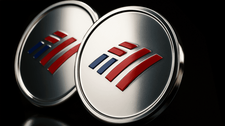 CEO Bank of America: Zpoždění u stabilních coinů by mohlo umožnit technologickým konkurentům převzít oběd bankám