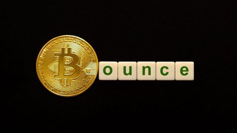 Bitcoin taastub pärast Föderaalreservi otsust toimunud krahhijärgsest langusest; likvideeriti 431 miljonit dollarit